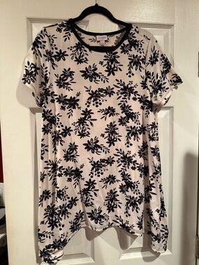 LuLaRoe Black Floral Short Sleeve Tunic on Cream